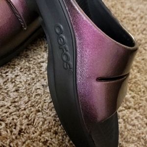 NEW Womens Size 7 OOFOS Purple